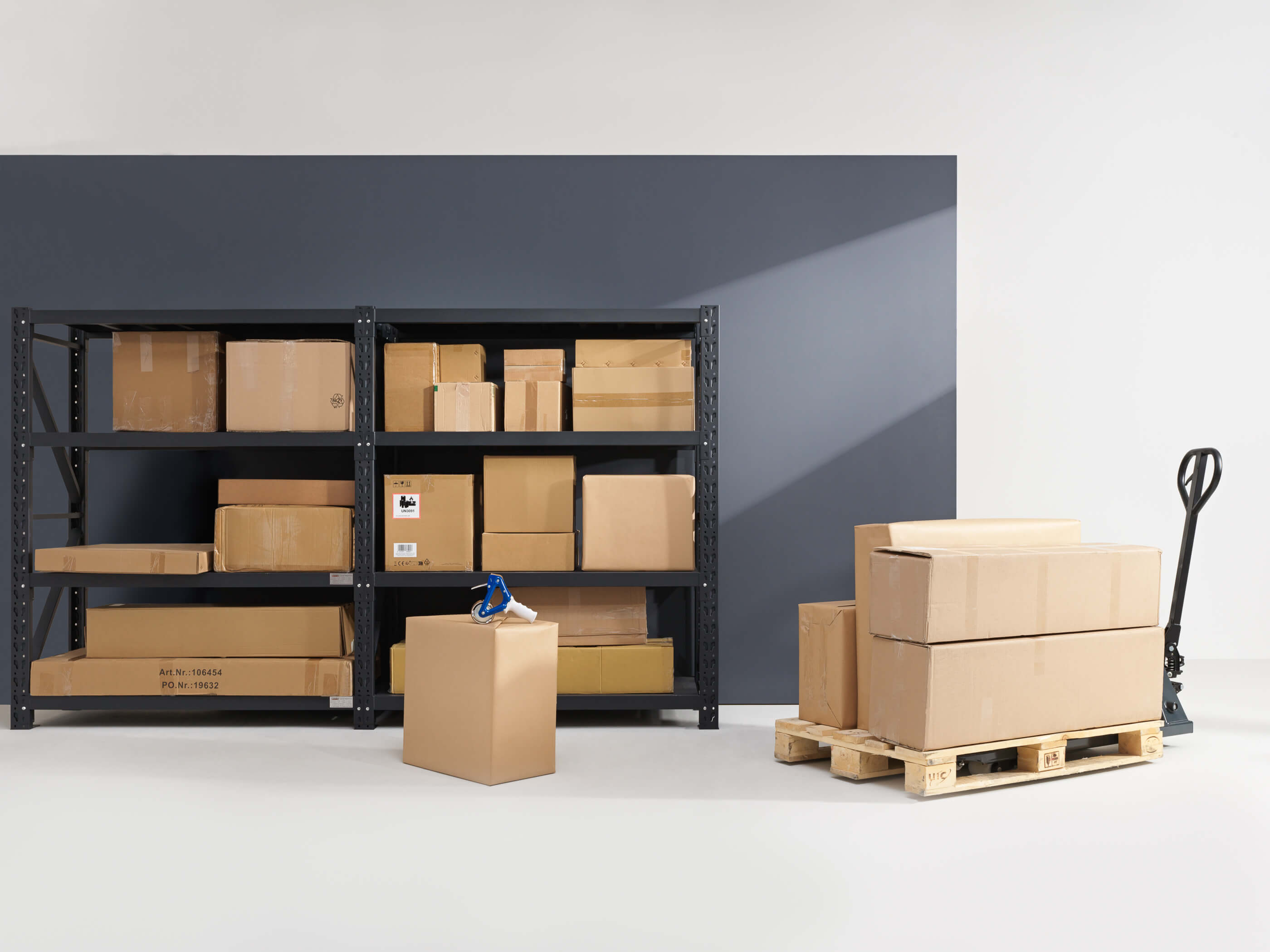 Pakete in einem Logistik Lager