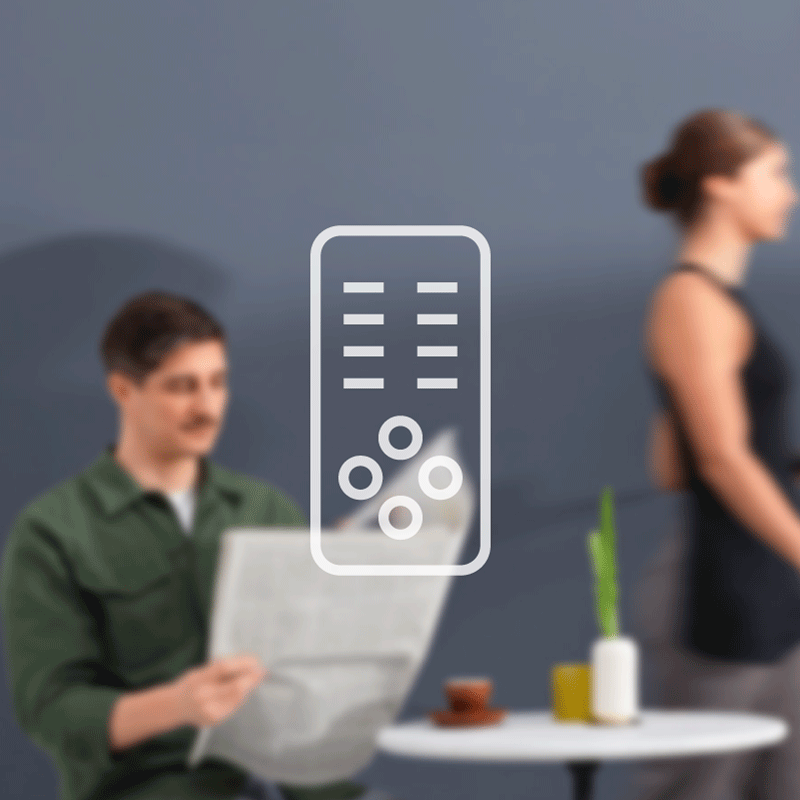 Fernbedienung enthalten Mann liest Zeitung