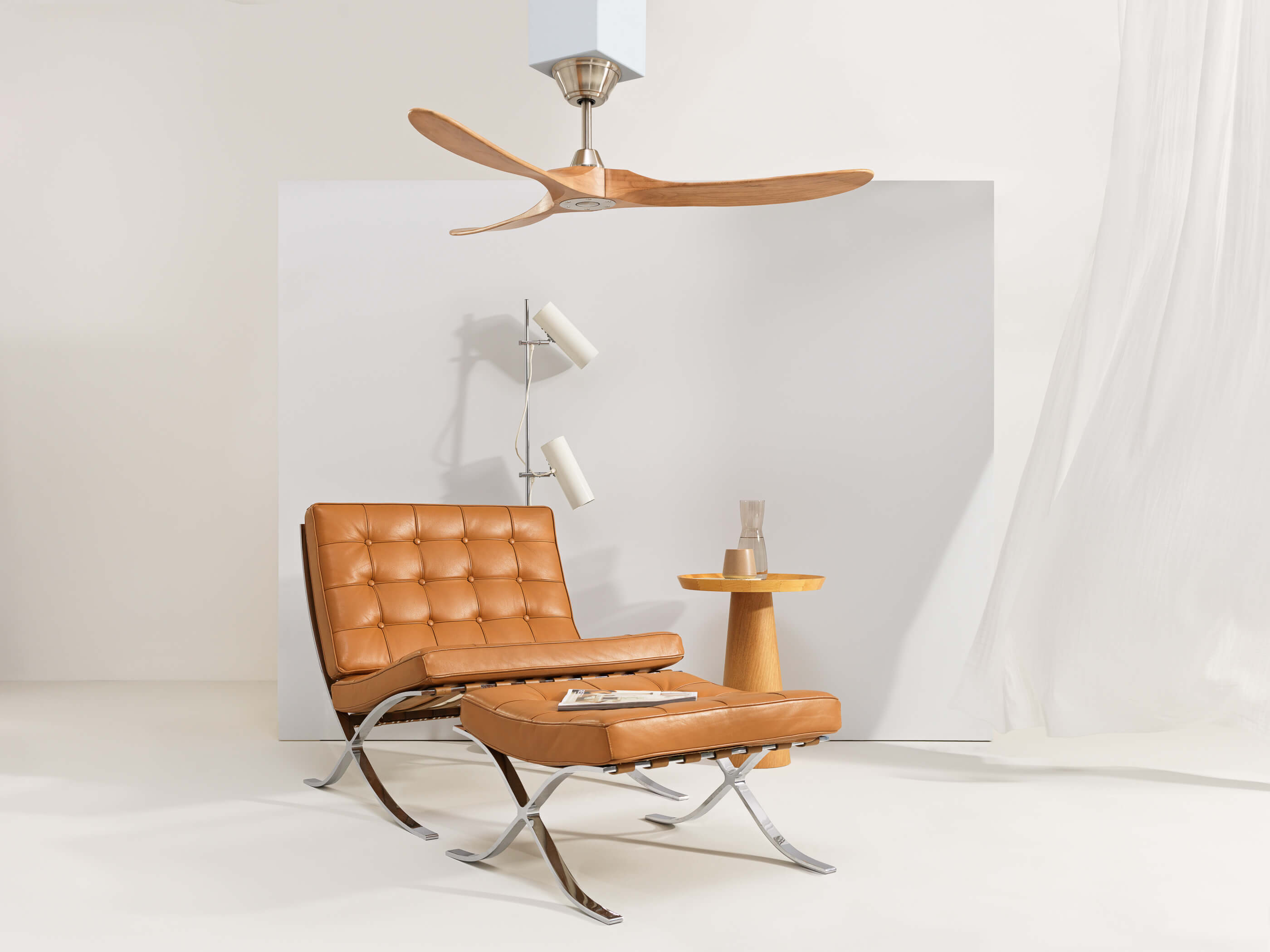 Wohnzimmer mit Ventilator und Couch