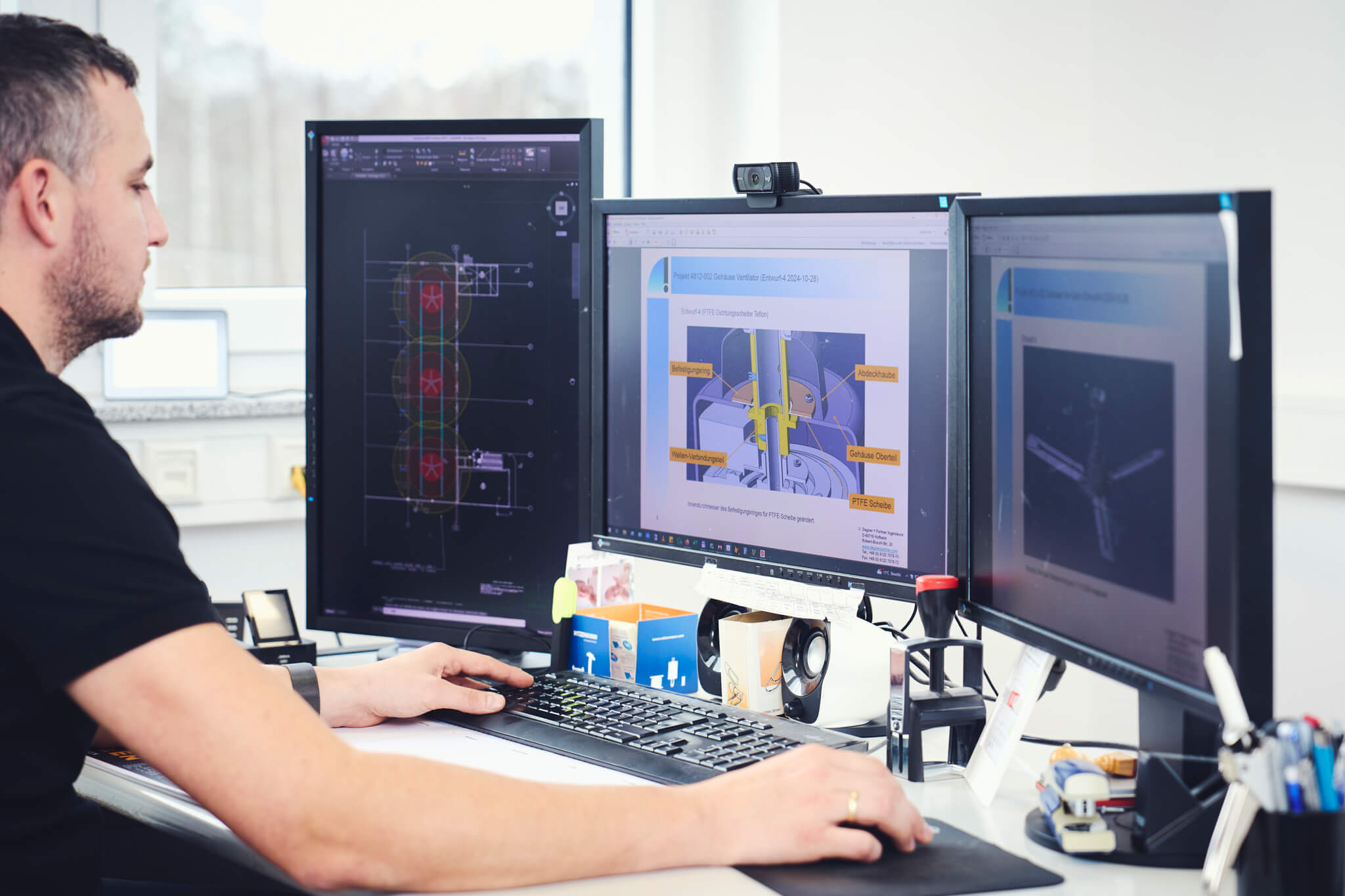 CasaFan Mann am Computer Ingenieur